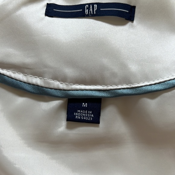 Gap Puffer Vest with snaps and zipper - Picture 2 of 5